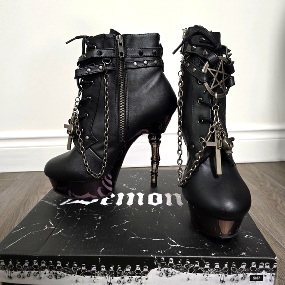 Demonia Muerto Vegan Leather Boots, Size 8 - Picture 1 of 6